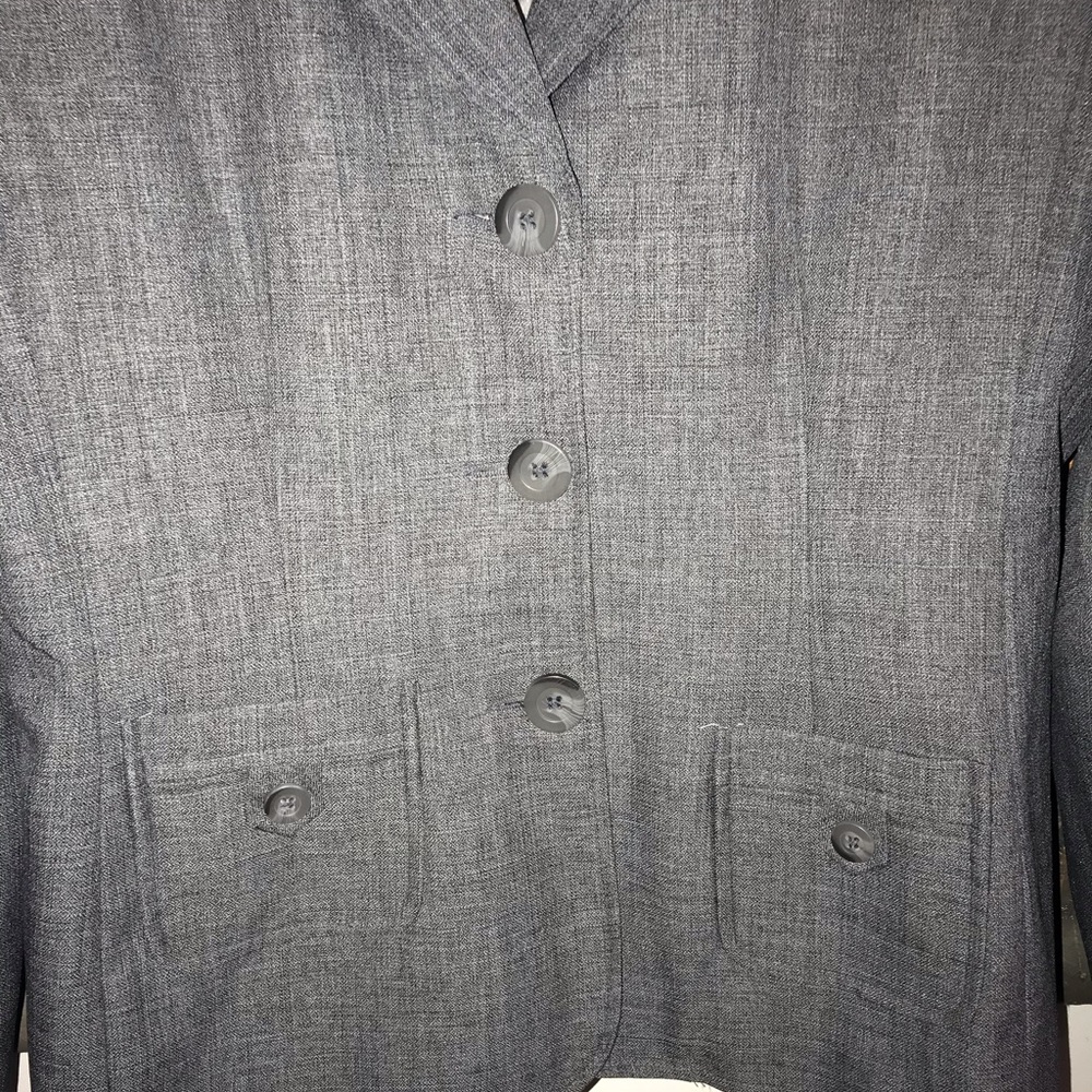 Woman’s jacket - Picture 4 of 8